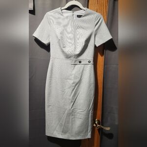 Banana Republic Classic Short-Sleeve Knee Length Dress in Light Gray